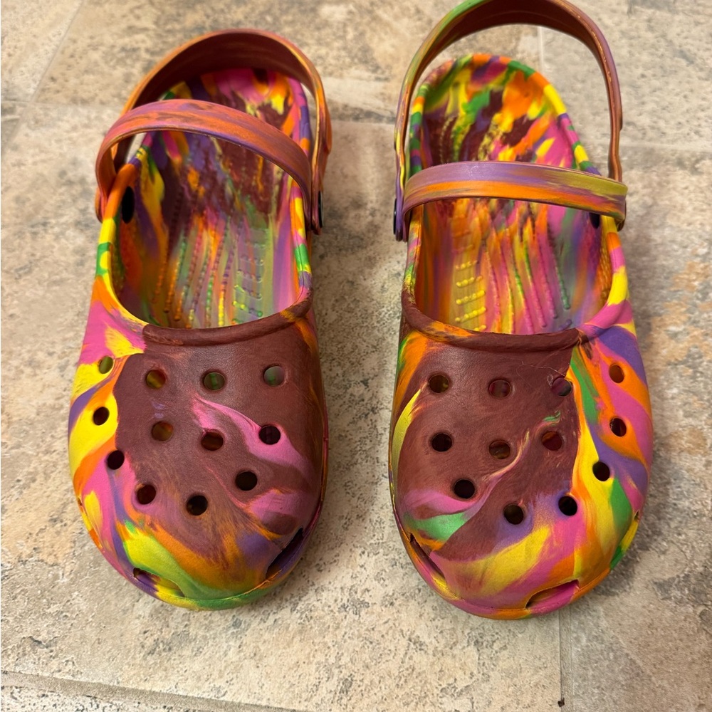 CROCS Multicolor Swirl Mules
